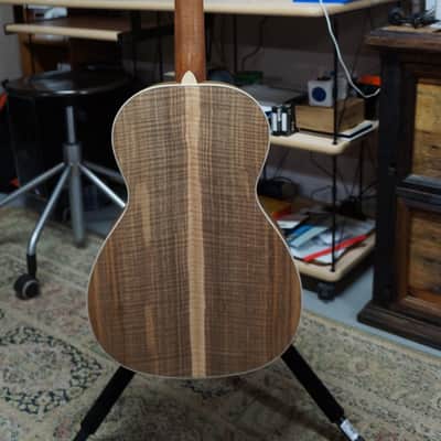 Larrivee Custom 00-40-FW Flamed Austrian Walnut with Moonwood Top image 10