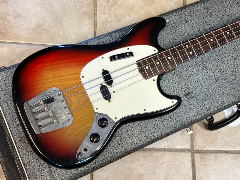 1975 Fender Mustang Bass 3 Color Sunburst w case image 1