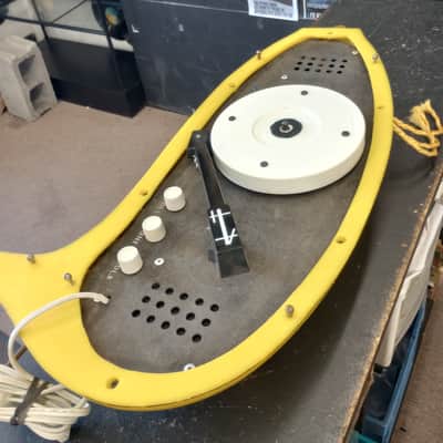 Electric Banana Stereo Phonograph Early 1970s - Yellow image 6