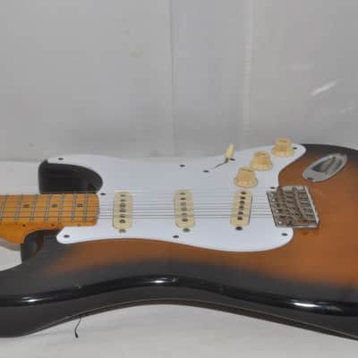 FENDER JAPAN ST57(T) Stratocaster 2-Tone Sunburst Electric Guitar Ref. No 7194 image 9