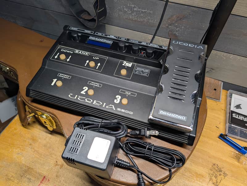 Rocktron Utopia B200 Bass Guitar Multi Effects Pedal With PSU image 1