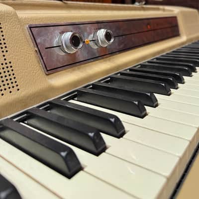 Wurlitzer 200 with 206 Cabinet (original 70s) - Cream image 3