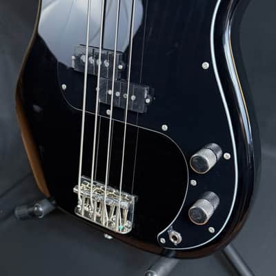 Squier Classic Vibe 70's Precision Bass 4-String Bass Guitar Gloss Black Finish (760) image 8