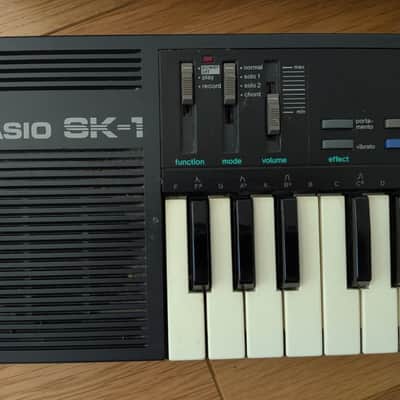 Casio SK-1 32-Key Sampling Keyboard w/bag image 5