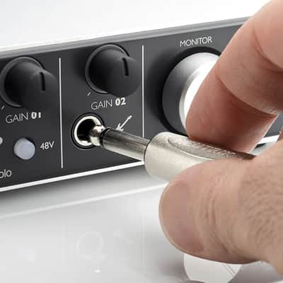 Focusrite iTrack Solo Audio Interface for Mac, PC, and iPad – USB Audio Interface for Recording, Streaming, and Podcasting with XLR, Line-in, and Professional Software included image 4