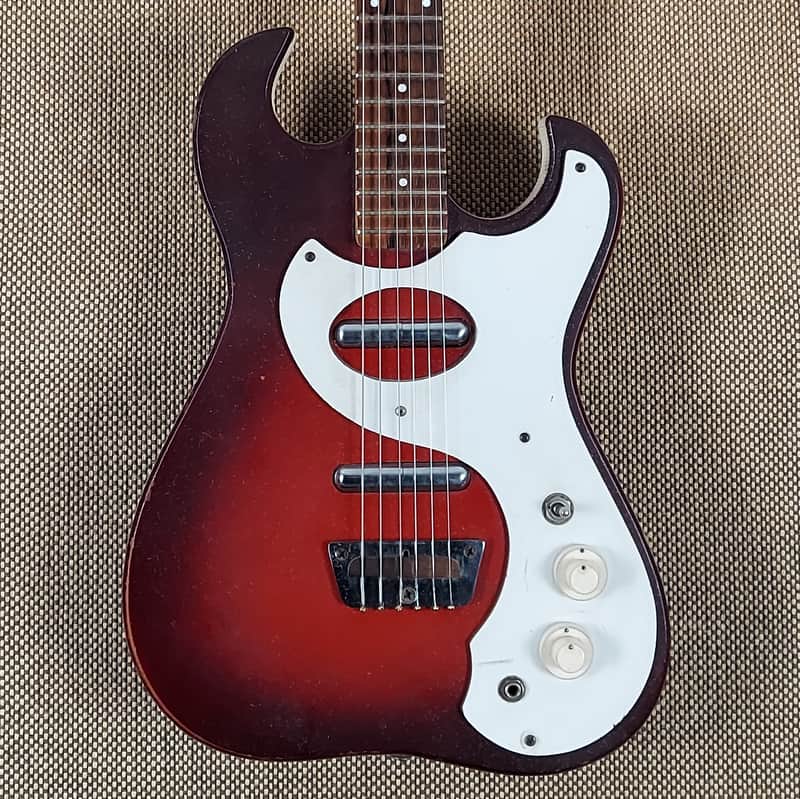 Silvertone 1457 1960’s Vintage Guitar w/ Amp-in-Case (401) image 1