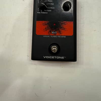 TC Helicon Voicetone R1 Vocal Tuned Reverb Effect Processor Pedal + Box & PSU image 3