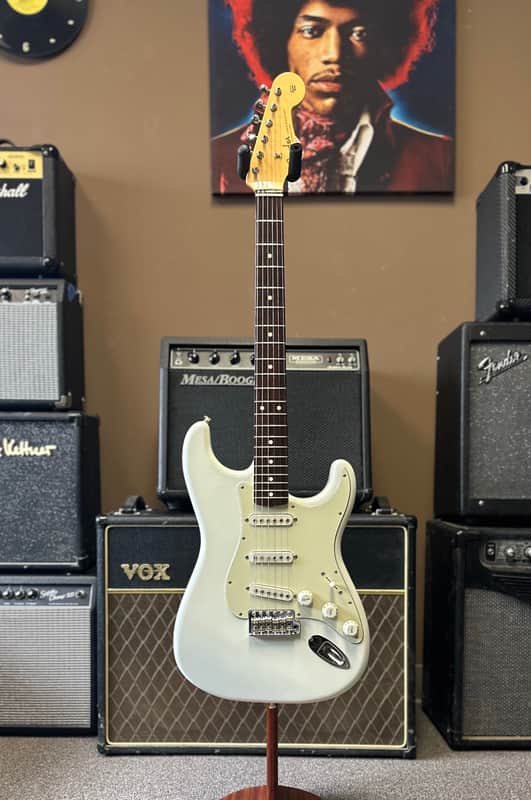 超美品 Fender MIJ Traditional Ⅱ 60S STRAT Fender MIJ Traditional II '60s Stratocaster 2024 - Fiesta Red