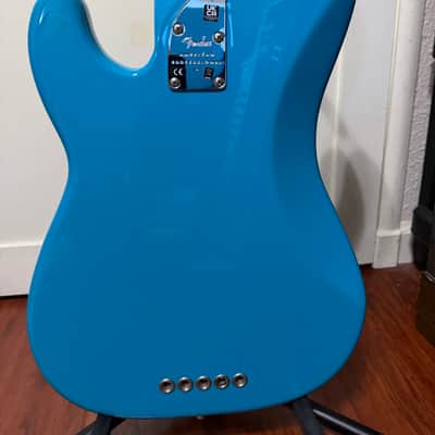 Fender American Professional II Precision Bass V with Maple Fretboard 2020 - Present - Miami Blue image 4