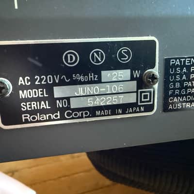 Roland Juno-106 + Flight Case (1984) Mint ! image 9