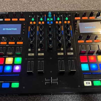 Native Instruments Traktor Kontrol S8 2010s - Black image 1