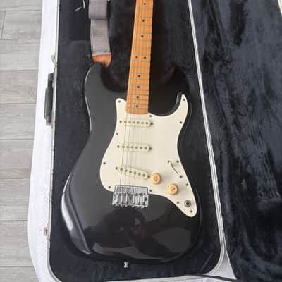 Fender Stratocaster 1983 - Black with Maple fretboard image 6