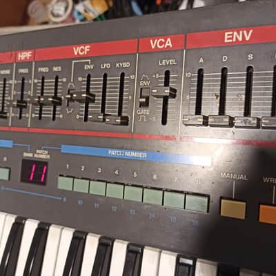 Roland Juno-106 61-Key Programmable Polyphonic Synthesizer Bild 3