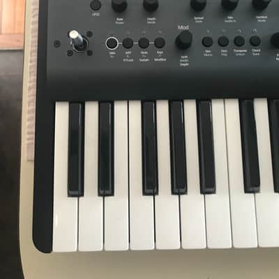 Modal Electronics Argon8 8 Voice 37-Key Wavetable Synthesizer in mint condition with power supply. image 2