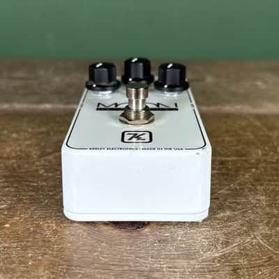 Keeley Moon Op Amp Fuzz Limited Edition - Moon Glow 2022 - White / Glow-in-the-Dark image 6