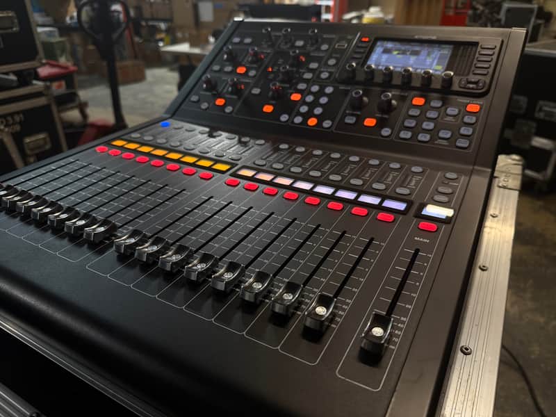 Midas M32R LIVE Digital Mixing Console 2018 - Present - Black image 1