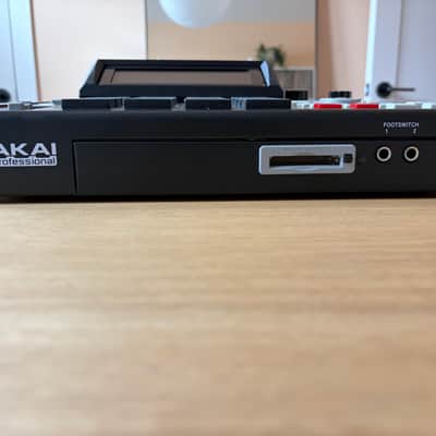 Akai MPC1000 Music Production Center 2004 - 2013 - Black image 2