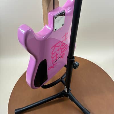 Squier Hello Kitty Stratocaster 2009 - Pink image 7