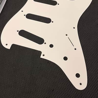 Fender Pure Vintage '56 / '59 Stratocaster 8-Hole Pickguard 1-Ply Eggshell White + '50s Control Plate image 3