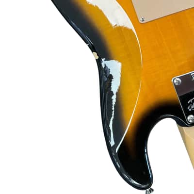 Fender stratocaster 2011 - tobacco burst image 10