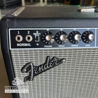 Fender Tone Master Twin Reverb 2x12" 200-Watt Guitar Combo Amp - Black (Excellent Condition) image 2