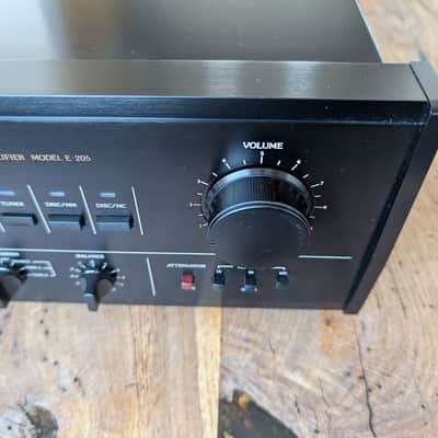 Accuphase E-205 1986 - Black image 10