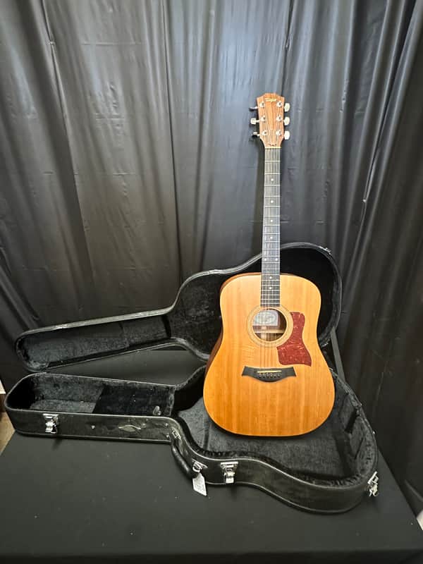 Taylor 210 Acoustic Guitar W/OHSC image 1