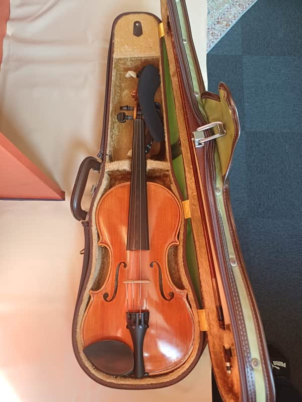 M. Giubiro S1 1986 With case setup ready to sing! image 1