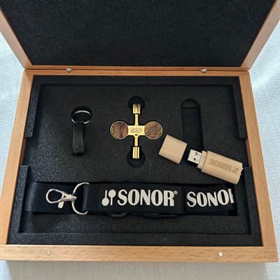 Sonor SQ2 Welcome Kit Wood Box with Gold Drum Key, Lanyard Keyholder and 8GB USB Drive image 4
