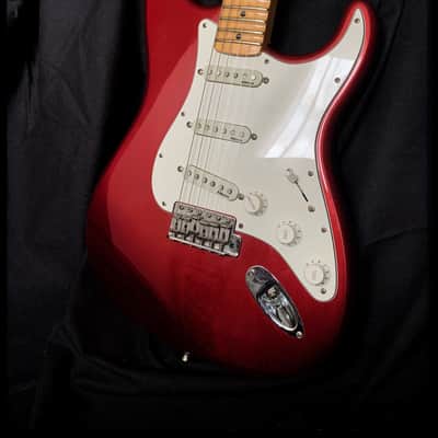 Fender Yngwie Malmsteen Artist Series Signature Stratocaster with Maple Fretboard 1998 - 2006 Candy Apple Red image 3
