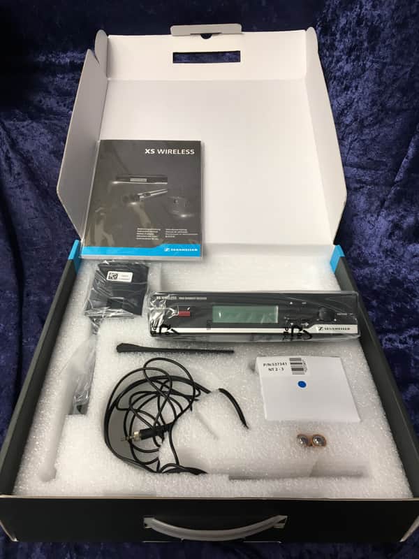 Sennheiser XSW 52 Headmic Set - B Range: 614-636 MHz image 1