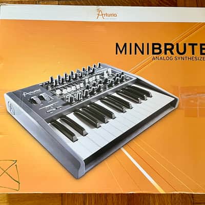 Arturia MiniBrute 25-Key Synthesizer 2012 - 2018 - Black image 3