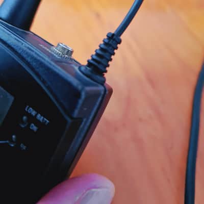 Sennheiser Sennheiser SR300 IEM G2 D (786–822 MHz) + EW300 IEM G2 Bodypack Receiver | Rack Mount | Professional Set image 19
