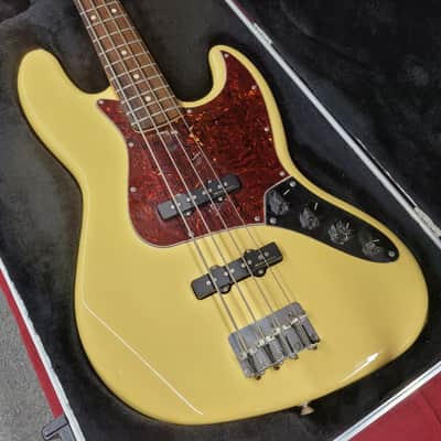 Fender Deluxe Active Jazz Bass with Case 2008- Vintage White image 2