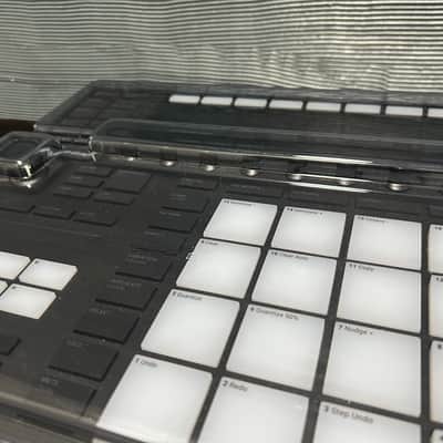 Native Instruments Maschine MKIII 2020swith decksaver- Black image 4
