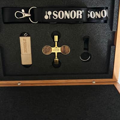 Sonor SQ2 Welcome Kit Wood Box with Gold Drum Key, Lanyard Keyholder and 8GB USB Drive image 3