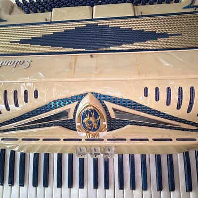 Salanti 41 / 120 "Ladies Sized" Accordion Near Mint Condition image 5