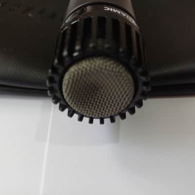 Shure SM57 Cardioid Dynamic Microphone - with zip case and mic clip image 13