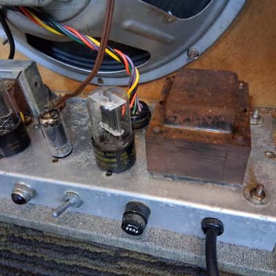 Silvertone Model 1432 10-Watt 1x12 Guitar Combo 1960s - Gray with White Grille image 9
