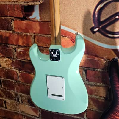 Fender American Pro Stratocaster 2019 - Sea Foam Green image 10