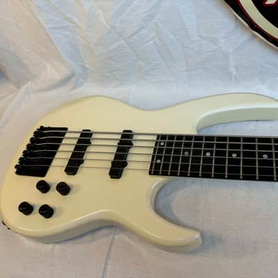 Carvin LB76 LB-76 6-string Bass with Case - s/n 43381 - Pearloid White image 5
