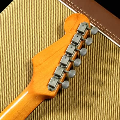 FENDER American Vintage '62 Stratocaster 3-Color Sunburst -2003- [V140759] (08/03) image 2