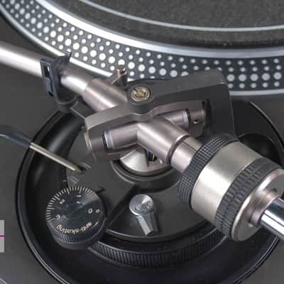 Technics SL-1200MK4 Black direct drive turntable in Very Good Condition image 17