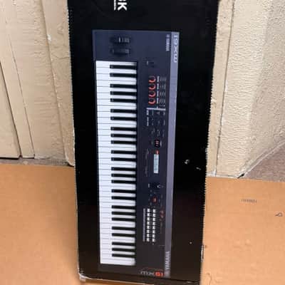 Yamaha MX61 BK 61-Key Music Synthesizer - Open Box / New