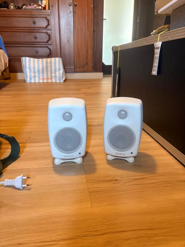 Genelec 6010a WHITE PAIR image 1