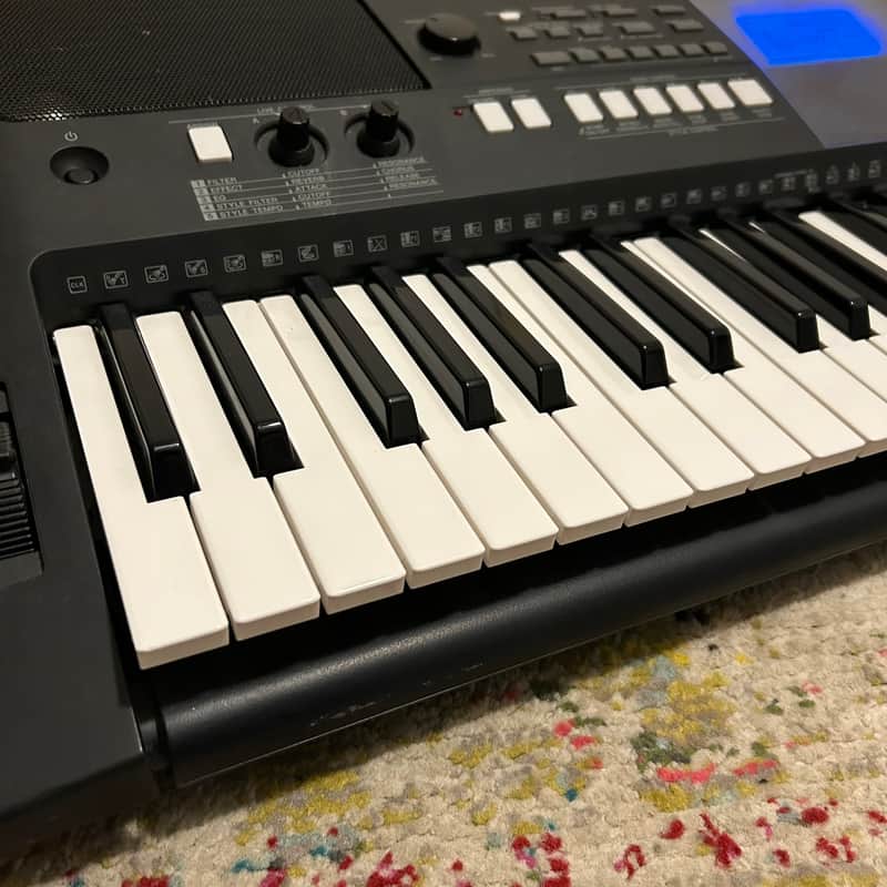 Yamaha PSR-E423 61-Key Portable Keyboard | Reverb