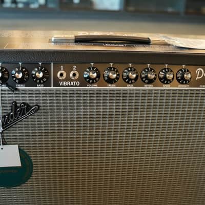Fender '65 Deluxe Reverb Reissue 22-Watt 1x12" Guitar Combo  Black image 4