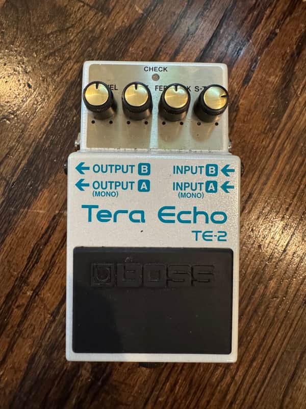Boss TE-2 Tera Echo