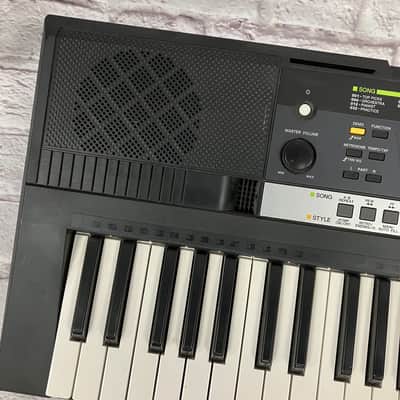 Yamaha PSR-E243 61-Key Electronic Keyboard image 2