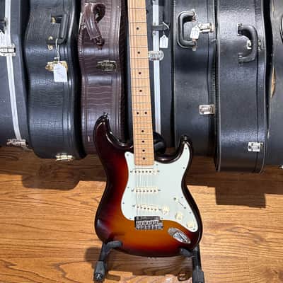 Fender Deluxe Plus Stratocaster 2016 - Metallic Sunburst image 6